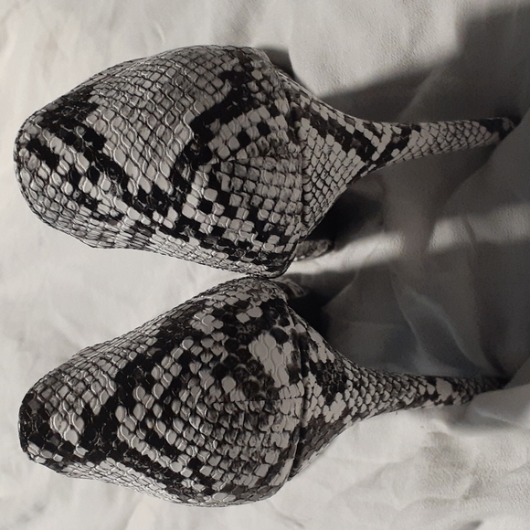 Fashionable snakeskin 8.5 heel shoes - Picture 5 of 11